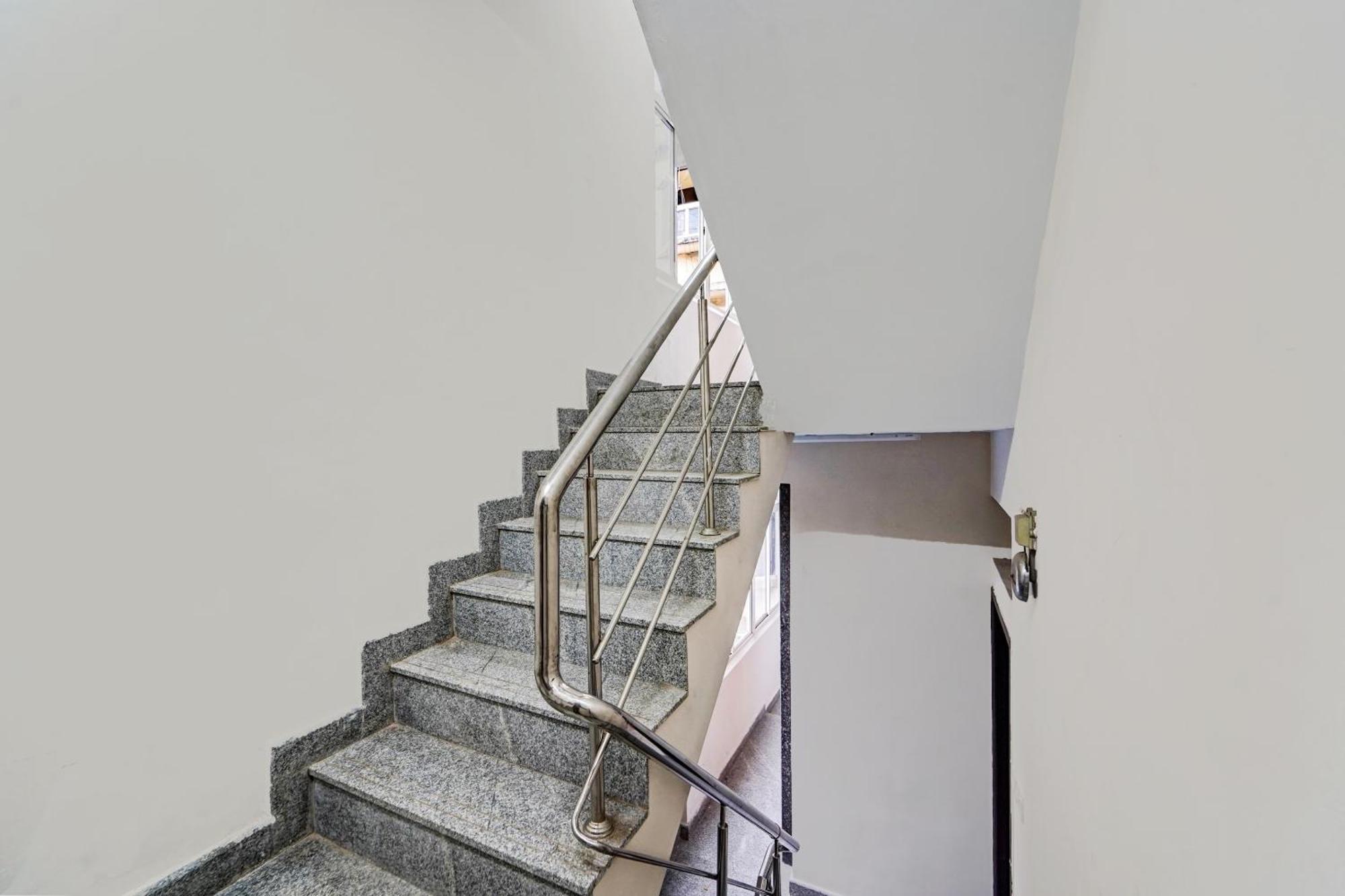 Super Townhouse 1096 Hotel Redfox Nungambakkam Near Apollo & Shankar Nethralaya Hospital Ченнаи Экстерьер фото